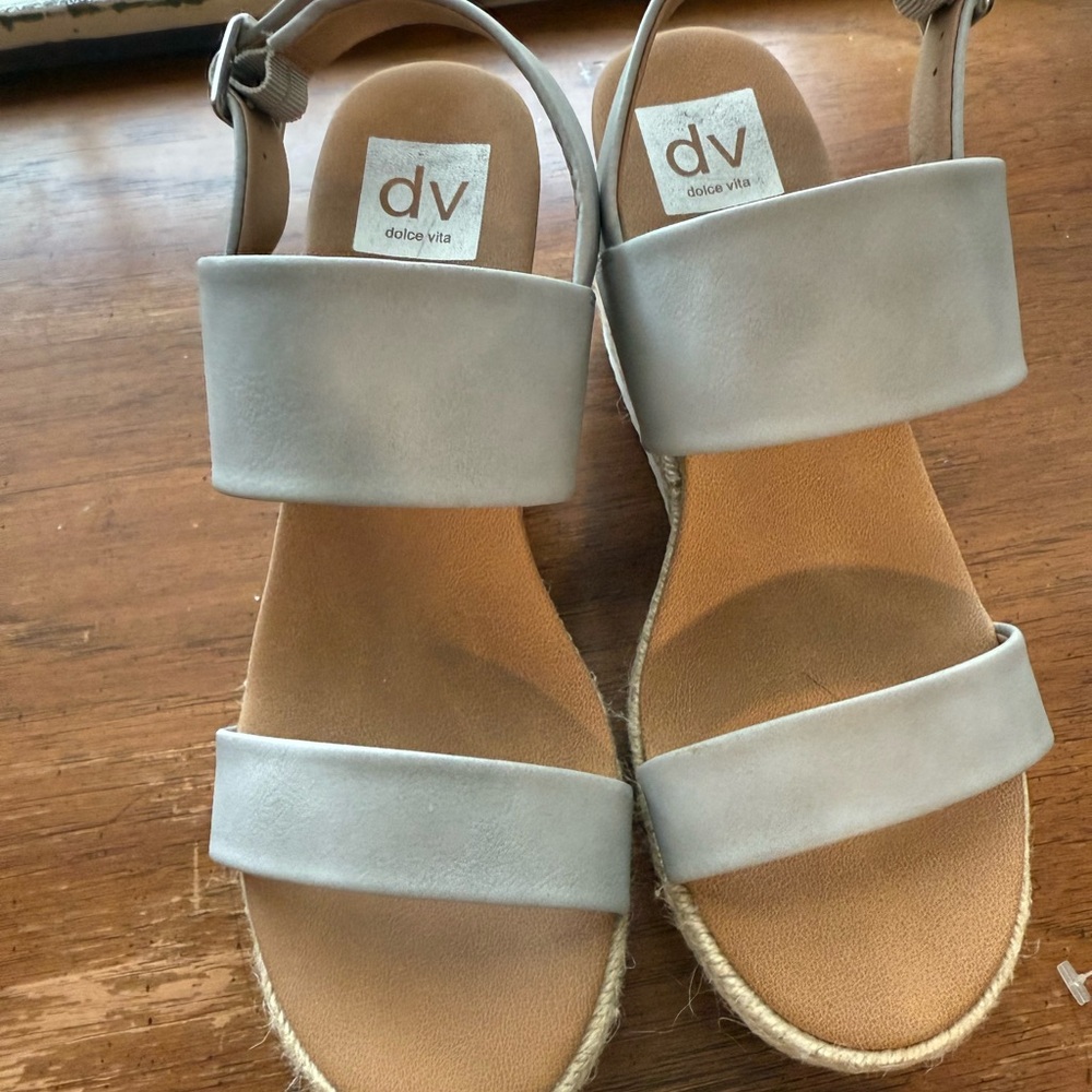 Dolce Vita Women's Light Gray Wedge Sandals
